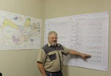 Eric Stoch, voorsitter van NWUFPA, by die hoofkantoor in Potchefstroom, waar daagliks rekord gehou word van brande in die provinsie.