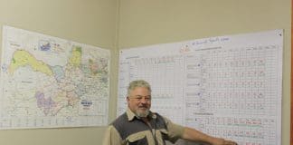 Eric Stoch, voorsitter van NWUFPA, by die hoofkantoor in Potchefstroom, waar daagliks rekord gehou word van brande in die provinsie.