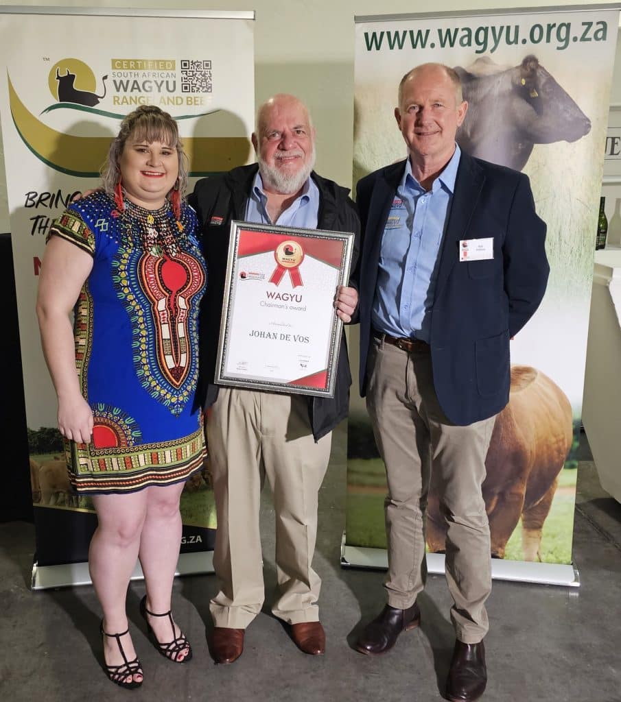 Johan de Vos, former chairperson of the Wagyu Society of South Africa, received the Wagyu Chairperson's Award. With him are, Elandri de Bruyn (left), chief operating officer, and Rob Hobson, chairperson of the Wagyu Society of South Africa.