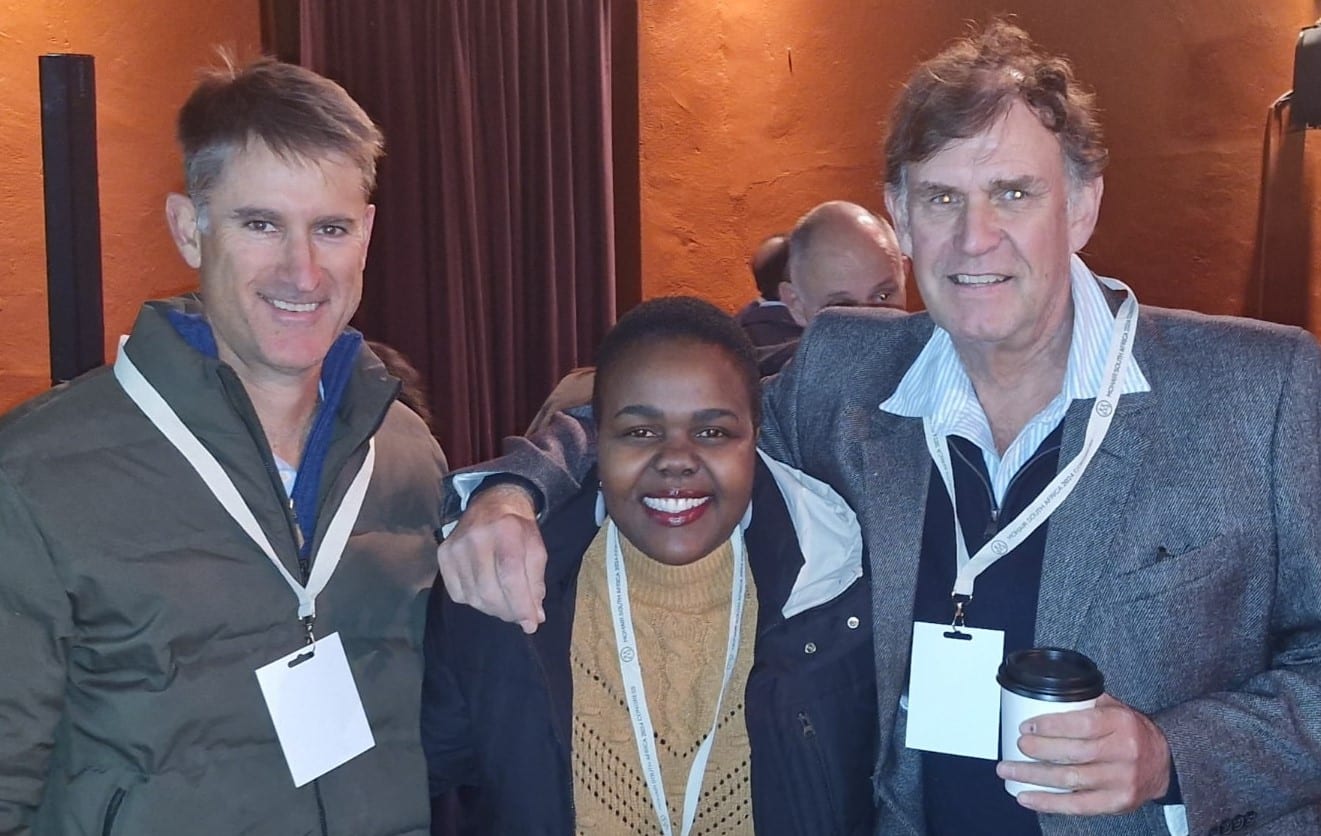 Lloyd Short, sybokhaarprodusent, Beauty Mokgwamme, SSA-bemagtigingstrust, en Mark Shires, nie-uitvoerende direkteur van SSA, is deel van die span wat daartoe verbind is om ’n winsgewende Suid-Afrikaanse sybokhaarbedryf te verseker.