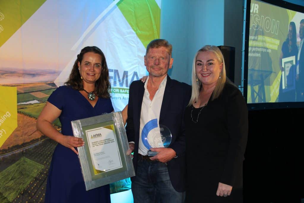 From left to right are Liesl Breytenbach, managing director of AFMA, Dr Vlok Ferreira and Anina Hunter, AFMA chairperson. Ferreira received the Technical Person of the Year Award.