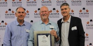 From left to right are Dr Konrad Keyser, chairperson of SACOTA, Cobus du Plessis who recently retired from Kaap Agri as head of grain trading, and Dr André van der Vyver, executive director of SACOTA. Du Plessis was honoured for his lifelong service to the grain and oilseeds industry. (Photograph: SACOTA)