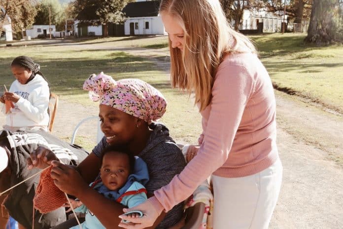 Ruth Pringle het die Rural Knitting Project in die Oos-Kaap gestig en die Sybokhaarbemagtigingstrust gaan dit verder uitbrei na ’n brei-opleidingsprogram wat opleiding aan plaaswerkers in ses Oos-Kaapse dorpe sal verskaf.