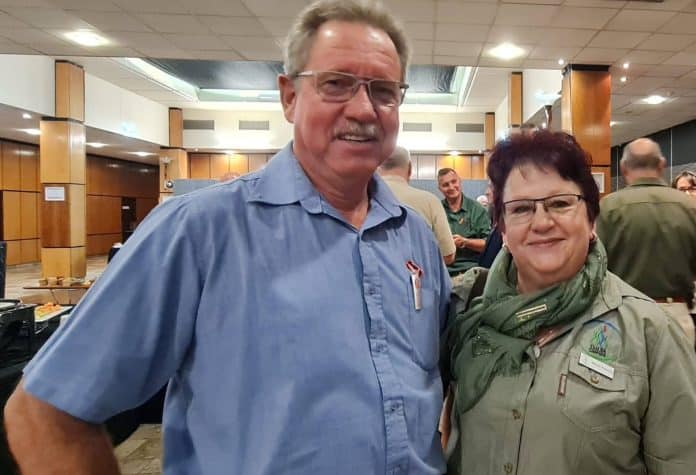 Johann Vosser, besturende direkteur van Vleissentraal Bosveld, en Wilma Prinsloo, provinsiale sekretaresse van TLU Limpopo.